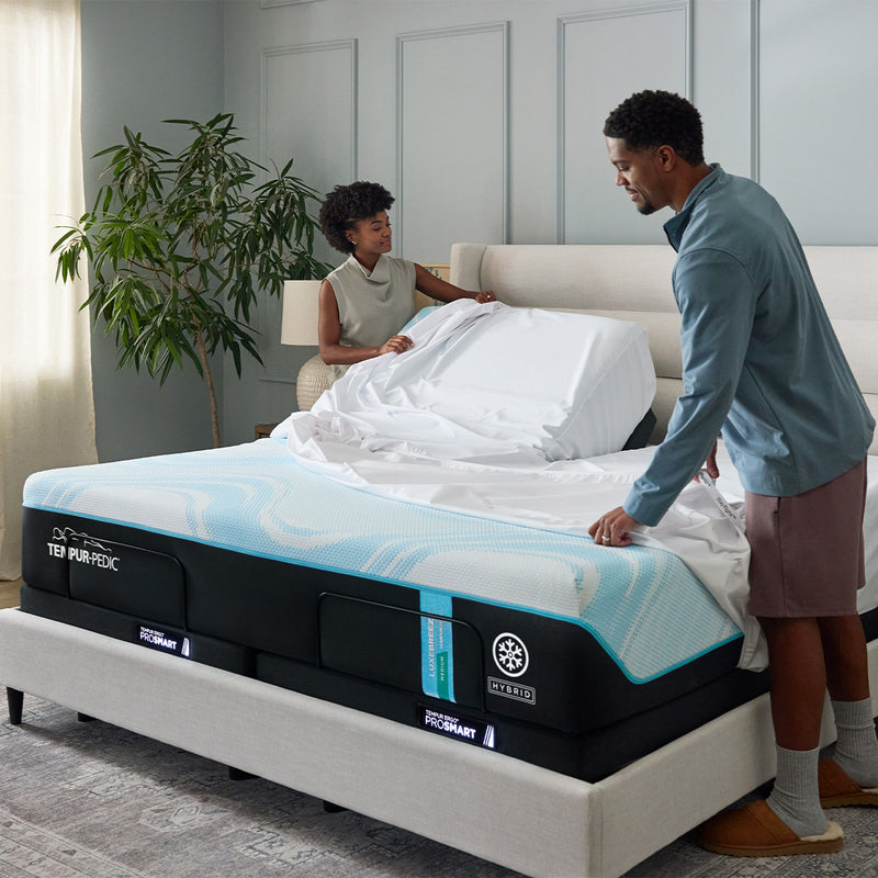 Tempur-Pedic TEMPUR-LuxeBreeze® Medium Hybrid 13" Mattress