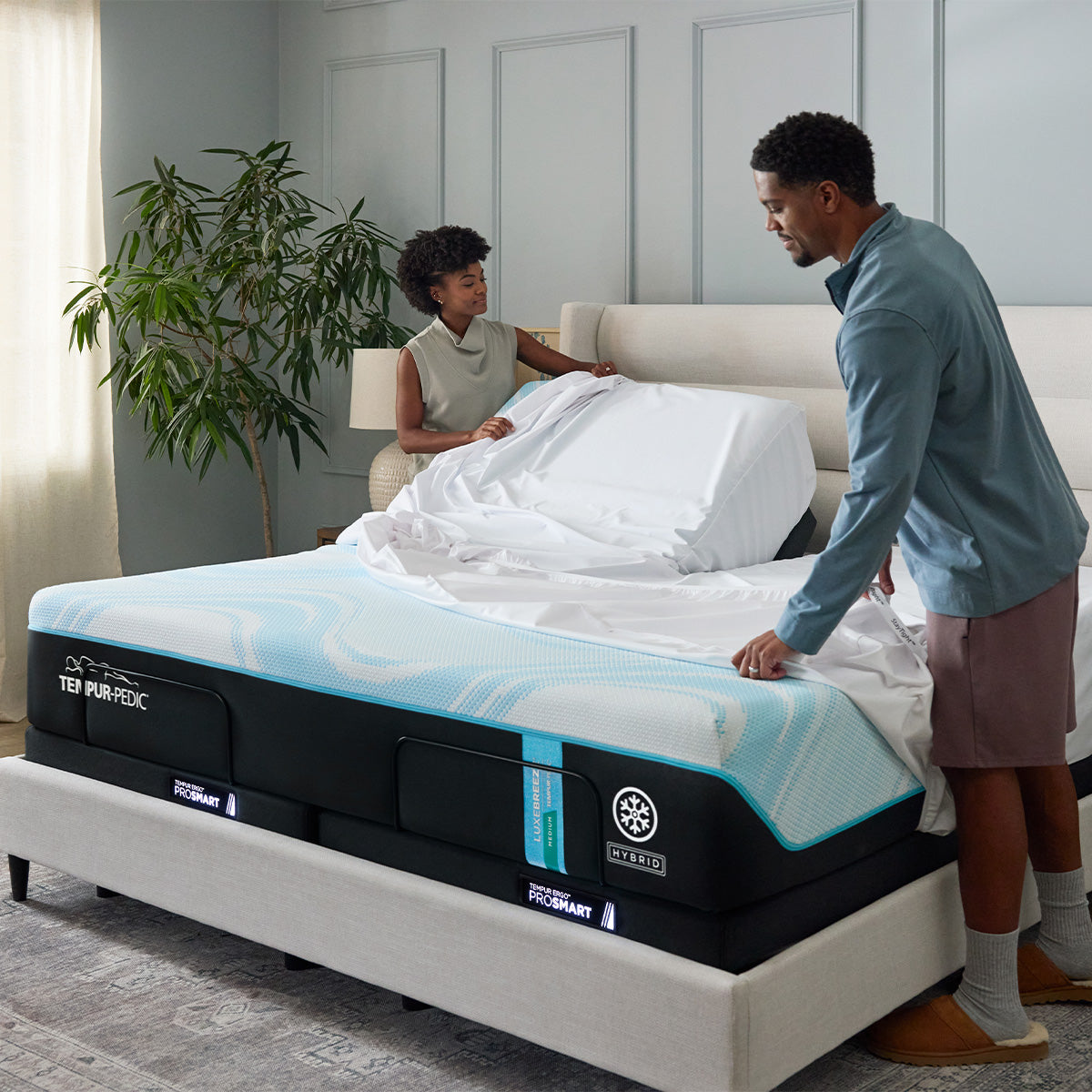 Tempur-Pedic TEMPUR-LuxeBreeze® Medium Hybrid 13" Mattress