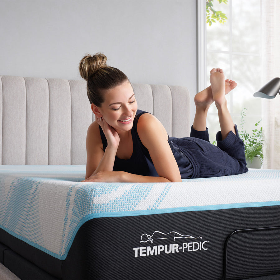 Tempur-Pedic TEMPUR-LuxeBreeze® Medium Hybrid 13" Mattress